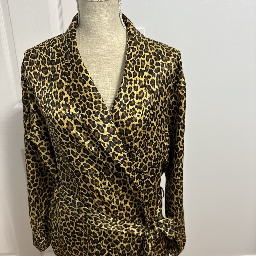 Leopard Print Satin Robe - Picture 2 of 4
